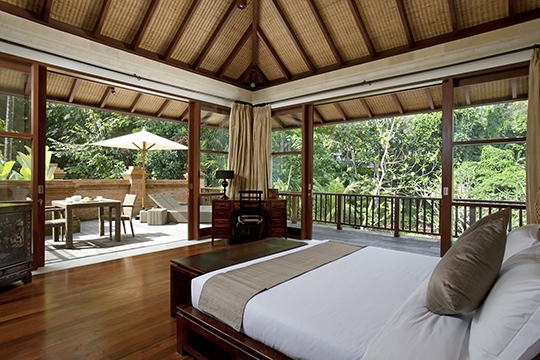 Villa Iskandar - Master bedroom with view